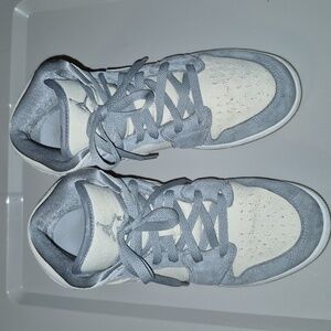 AIR JORDAN 1 mid coconut milk particle grey size 6 youth